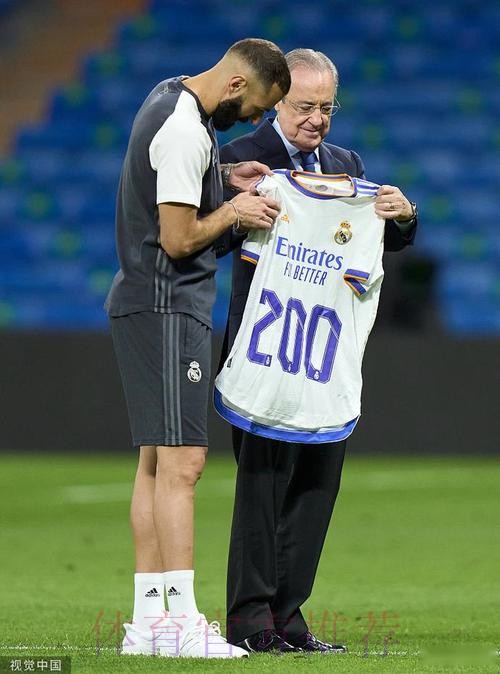 8球7助 五大联赛双料第一!凶猛“本泽龙”的里程碑